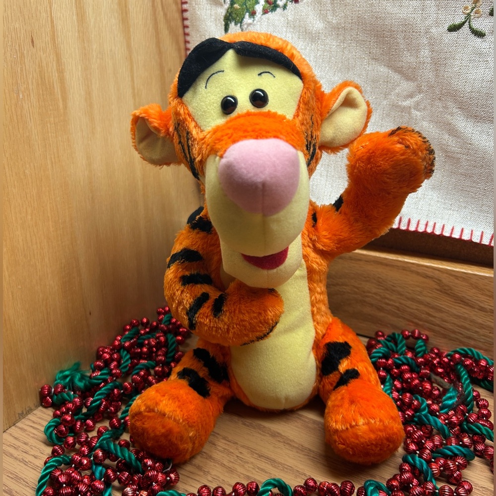 Disney “Tug-in-time” talking Winnie the Pooh Tigger